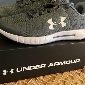 Under Armour Boys Size 5Y Grey/White NWT